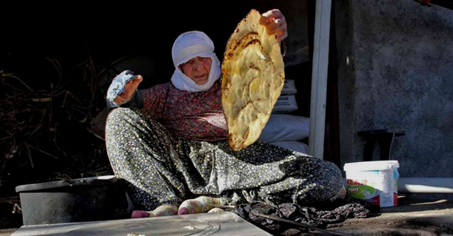97 yaşında geçimini ekmekle sağlıyor
