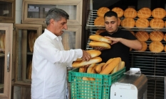 Bakkal ve marketlere ekmek satışını durdurmuşlardı! Zam kararı çıktı...