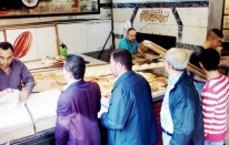 Vatandaşlar, fırında uzun kuyruk oluşturdu