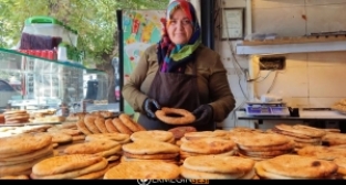 Odun ateşinin karşısında geçim kaynağı