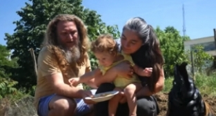 Doğal ekmekle bebeğini hayata bağladı