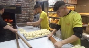 Maraş çöreği sofraları süslüyor