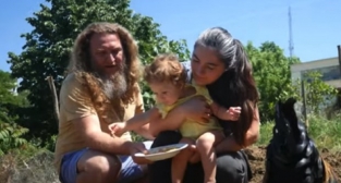 Doğal ekmekle bebeğini hayata bağladı