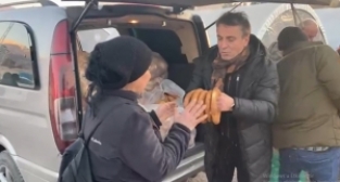 İstanbul Fırıncısı Hatay'da kandil simidi ve ekmek dağıttı