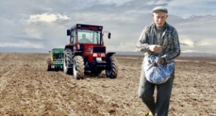 Çiftçi ekim mesaisine başladı