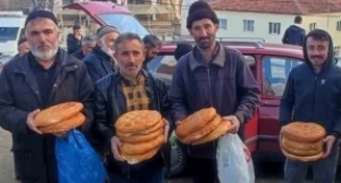 Bu köyün pide ihtiyacı imece usulü karşılanıyor