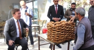 Erzincan Valisi'nden simitçiye jest!..