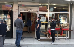 Fırıncılar canla başla çalışmaya devam ediyor