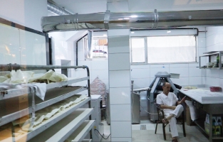 Ünalan'da, pastane görünümündeki korsan fırına büyük tepki