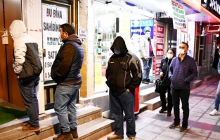 Hafta sonu kısıtlaması öncesi trafik ve alışveriş yoğunluğu