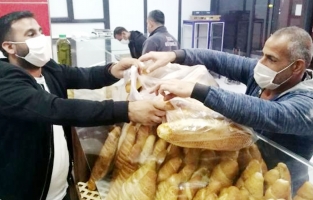 'Pandemi var' diyerek ekmeği 1 TL'ye indirdi