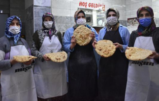 Eşleri yurt dışına gitmesin diye fırın açan eltilerden dayanışma