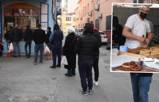 Kumru ve simit fırınlarında uzun kuyruklar oluştu