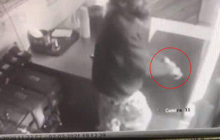 Maskesi olmadığı için restorana alınmayınca silah çekti