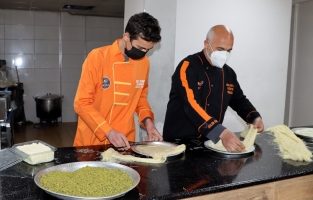 Otizmli Ali'nin tatlıları damak çatlatıyor