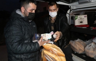 Simitçi kardeşler 'askıda ekmek' uygulamasıyla gönülleri kazanıyor