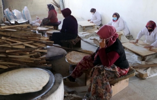 Çevresine ekmek satarak başladığı işte 12 kadına istihdam sağlıyor