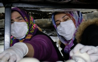 Gelin-kaynana iş arkadaşı gibi geçinip gidiyor