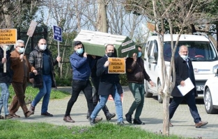 İflasın eşiğine gelen sektör cenazesini düzenledi