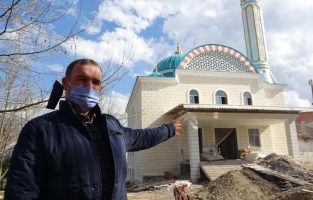 Köylü kadınlar ekmek parasıyla cami yaptırdı