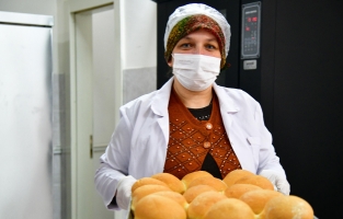 Her gün 3 bin ekmek kapıda