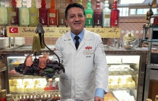 600 yıllık tarifleri tercüme ettirdi, 48 çeşit şerbet üretti