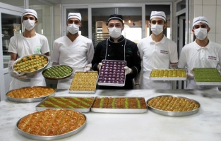 Tam 3 bin 500 tepsi baklava siparişi var, yetiştiremiyorlar