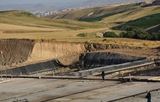Petrol müjdesi bölge halkını sevindirdi: Buğday, arpa ektiğimiz yerden fışkırdı