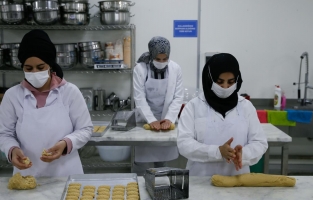 Aşevinden her gün 700 sofraya sıcak yemek ulaşıyor