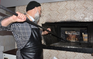 Tanesi 35 lira! 18 saat pişiriyorlar, Sivas'ta girmediği ev yok
