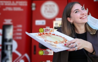 Taze pizza otomatı: 3 dakikada sıcak pizza veriyor