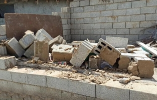 Eşi düşüp ölünce, ekmek tandır evini yıktı