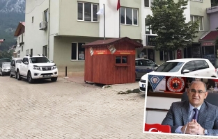 Belediye binası önüne konumlandırılan ekmek büfesine sert tepki