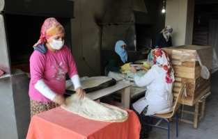 Çocuk yaşlarda pişirmeyi öğrendiği tandır ekmeği gelir kapısı oldu