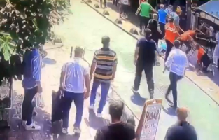 Beyoğlu'nda esnaf kavgası kamerada; fırıncı ağır yaralı