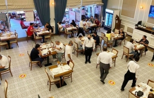 Kafe ve restoranlar tam kapasite hizmet vermeye başladı