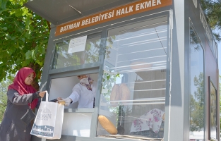 Her gün 25 bin ekmek ücretsiz dağıtılıyor