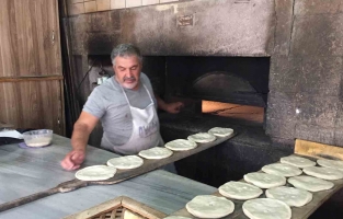 300 yıllık tarihi taş fırında 6 kuşaktır ekmek üretiliyor