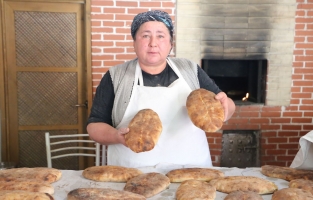 100 yıllık yöresel ekmekle kendi işinin patronu oldu