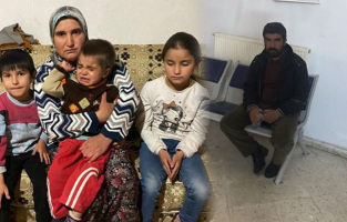 Kredi borcunu ödeyemeyen çiftçi hapse girdi, eşi ve çocukları çaresiz