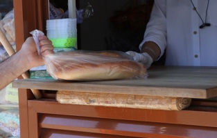 Beykoz'da 80 bin ekmek çöpten çıkarıldı