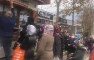Sancaktepe'de 'kuyruk oluşana kadar Halk Ekmek büfesi açılmadı' iddiası