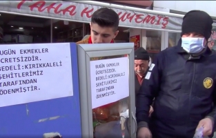Market sahibi, şehitler anısına ücretsiz ekmek dağıttı