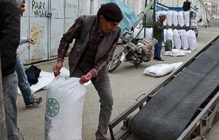 'Buğday ambarının içindeyim un alamıyorum'