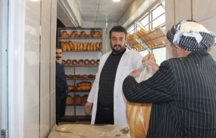 Fırından gün boyu ücretsiz ekmek dağıtıldı