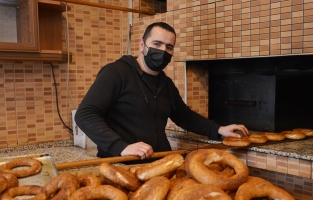 Küçüklüğünde sokakta simit sattı bugün fırın işletiyor