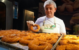 Çeşme Gevreği sofralarda yerini aldı