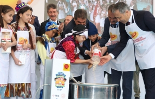 23 Nisan etkinliğinde ekmek pişirdiler