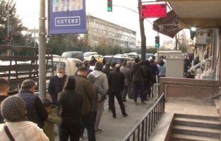 İstanbul'da Ramazan'ın ilk gününde sıcak pide kuyruğu