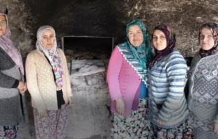 Kadınlar ekmek satarak 4 milyonluk cami inşa etti